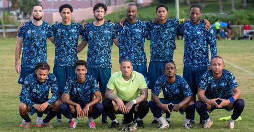Simmons and Paynter skip cricket celebrations to play football