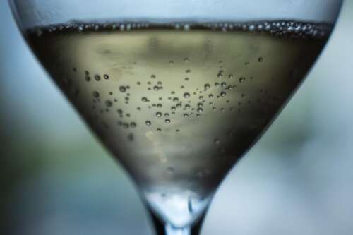 Bringing a bottle: what to do when someone invites you to dinner