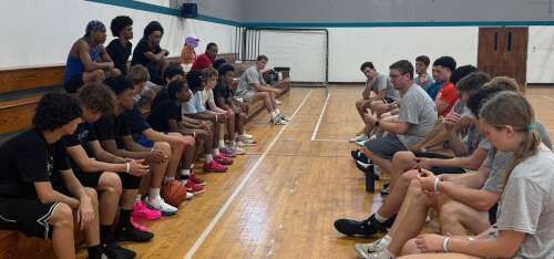 Top US schools coach mentors young basketball stars