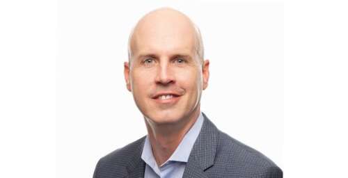 Signet swings to profit in Q3