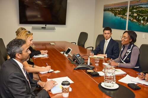 Ministers meet British experts for trade talks