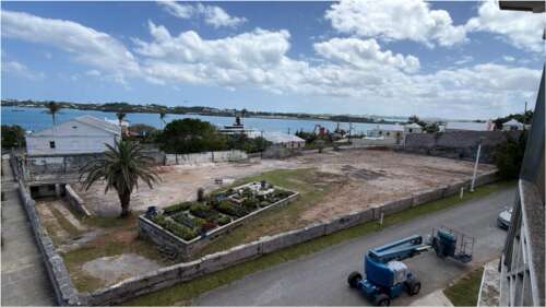 New parking lot planned for empty East End space