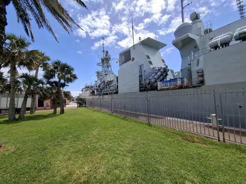Canadian forces make rest stop in Bermuda