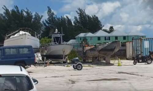 Beschädigtes Boot in lokalen Gewässern beschlagnahmt
