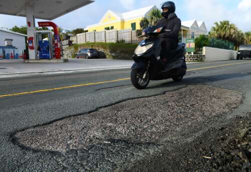 Public works ministry combats potholes after rain