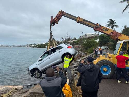 Police commend rescuers in Harbour Road crash