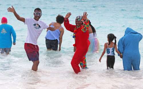 Hundreds try ‘freezin for a reason’!
