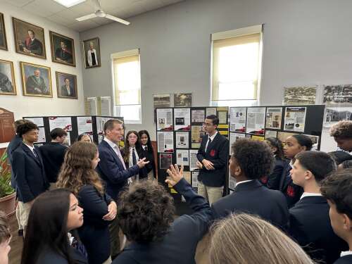 Saltus hosts Governor at exhibition on First World War